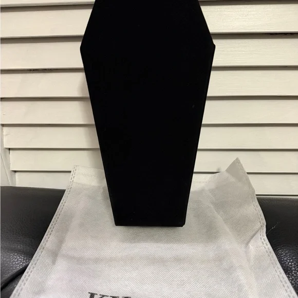 Killstar Black Velvet Casket Jewelry Box with Embroidered Silver Bat - Picture 4 of 6